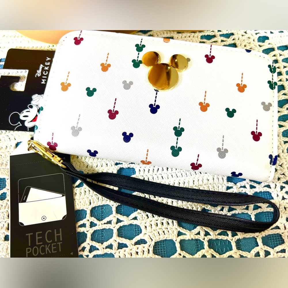 FINAL PRICE!! Disney 🆕 Mickey Mouse multi color tech wallet